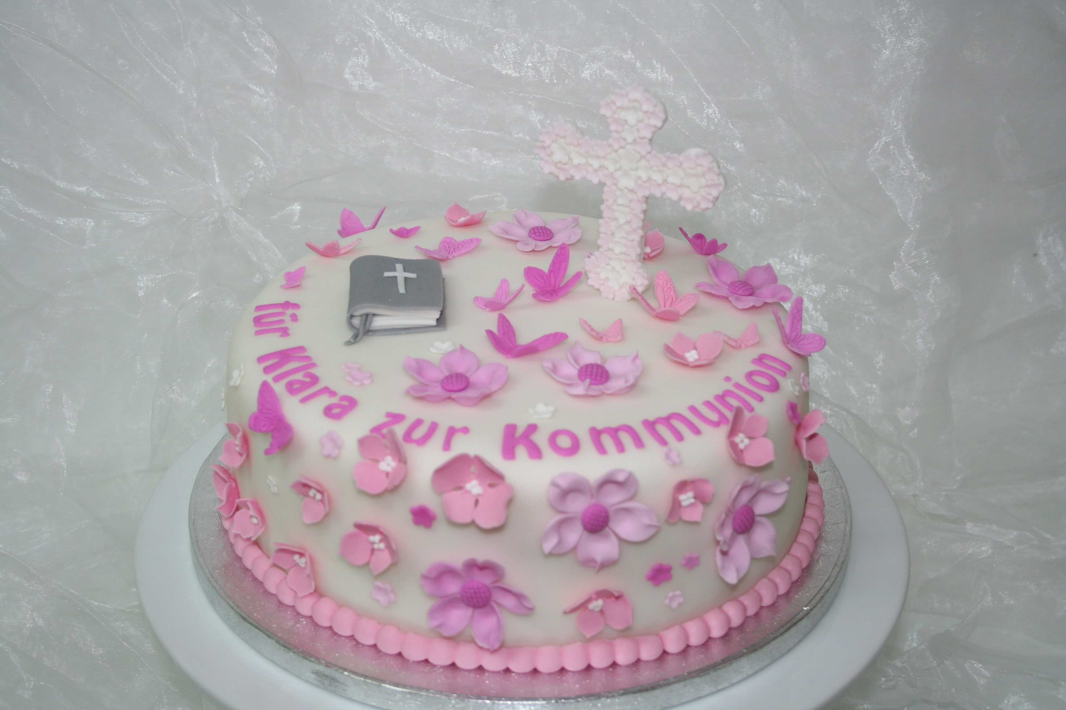 Kommunion-Torte mit Blüten
