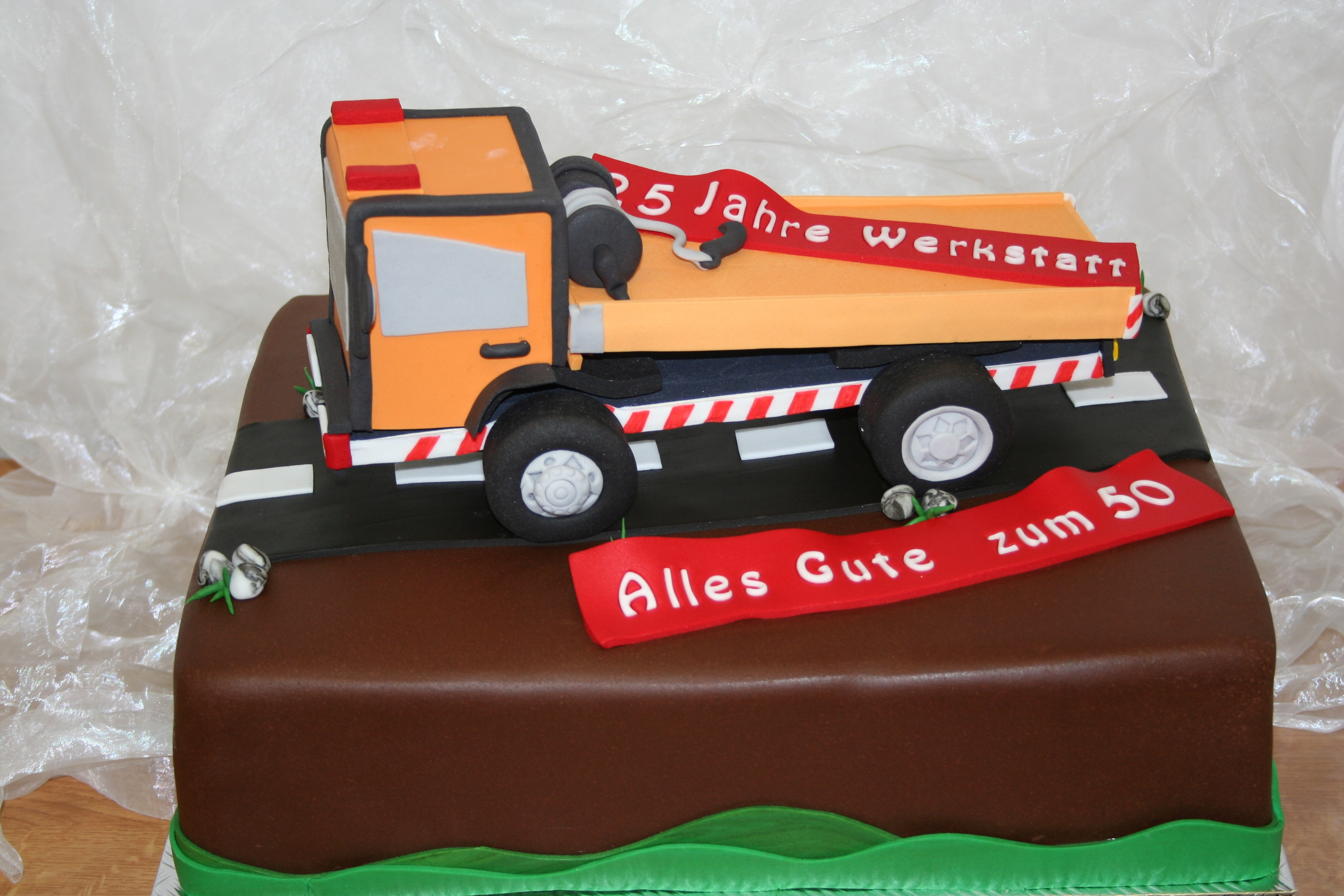 LKW-Motivtorte zum 50.